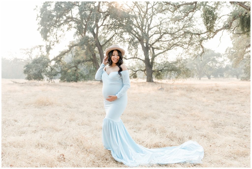 dusty blue maternity dress and hat