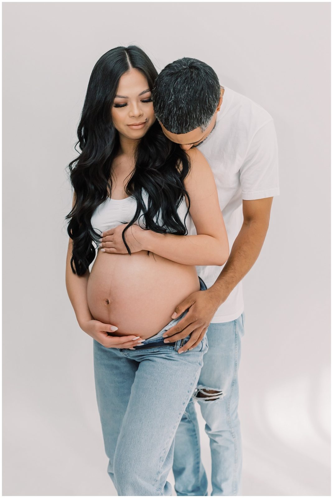 Maternity Photos in Casual Outfit