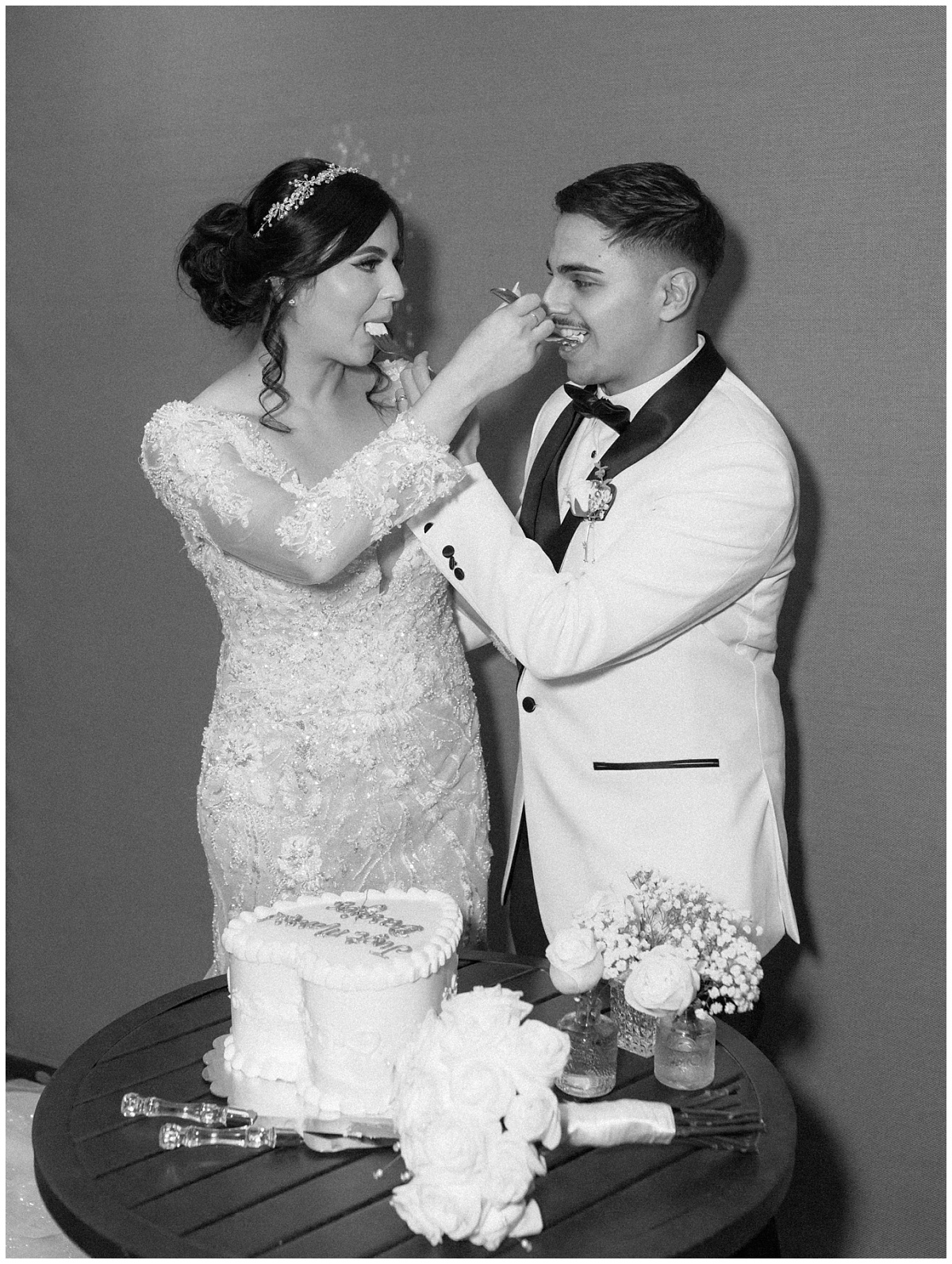 Classic Heart Shape Wedding Cake with Husband and Wife Cake Cutting